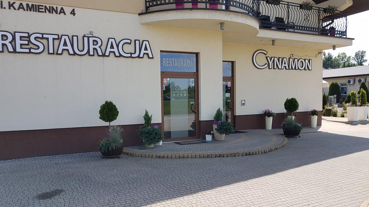 ホテル Cynamon Nowy Sącz エクステリア 写真